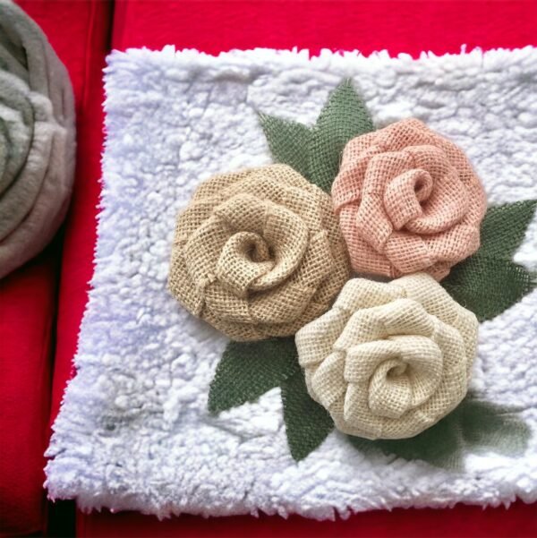 Jute roses